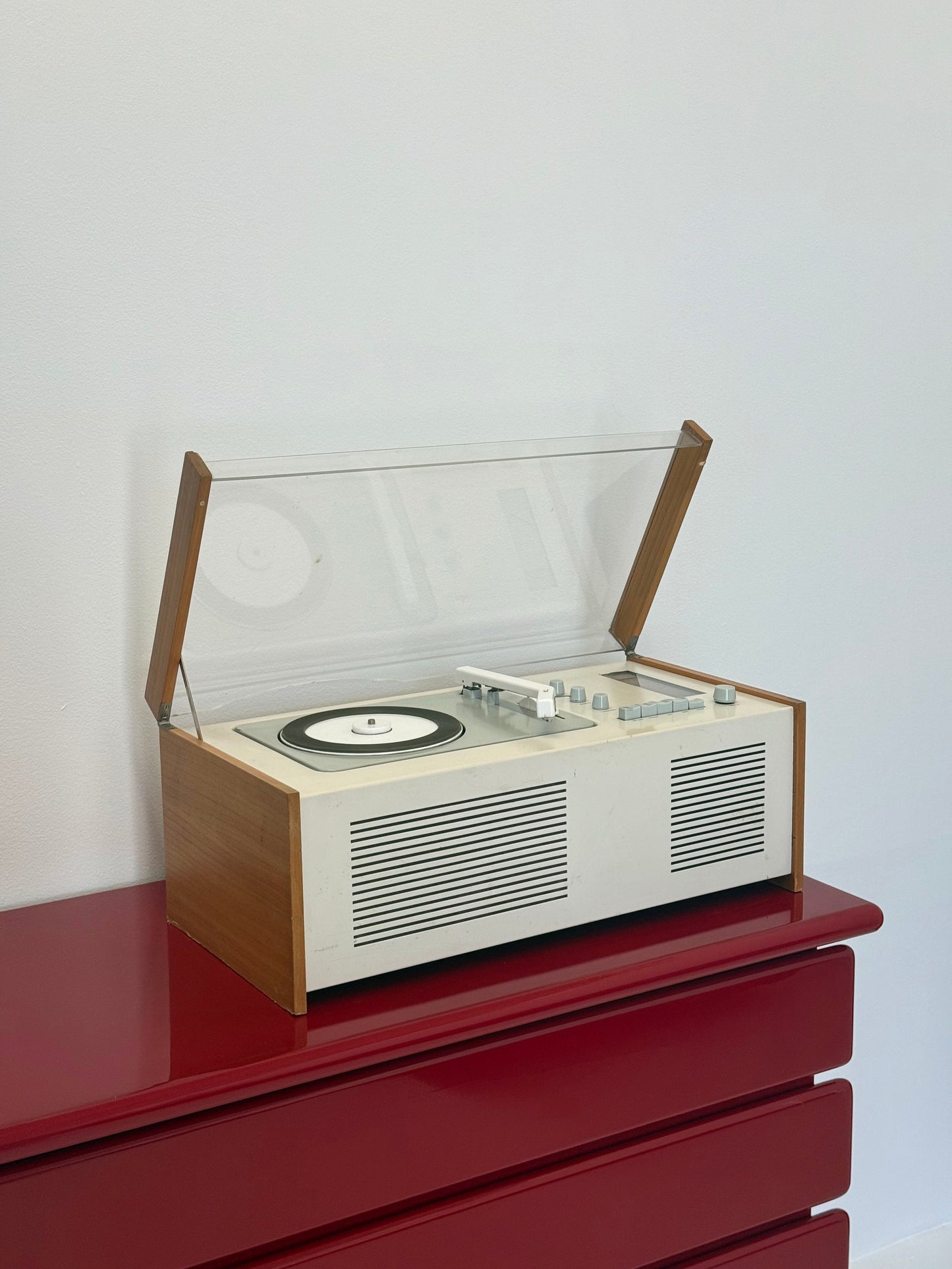 Braun SK6 Radio en Platenspeler door Dieter Rams en Hans Gugelot