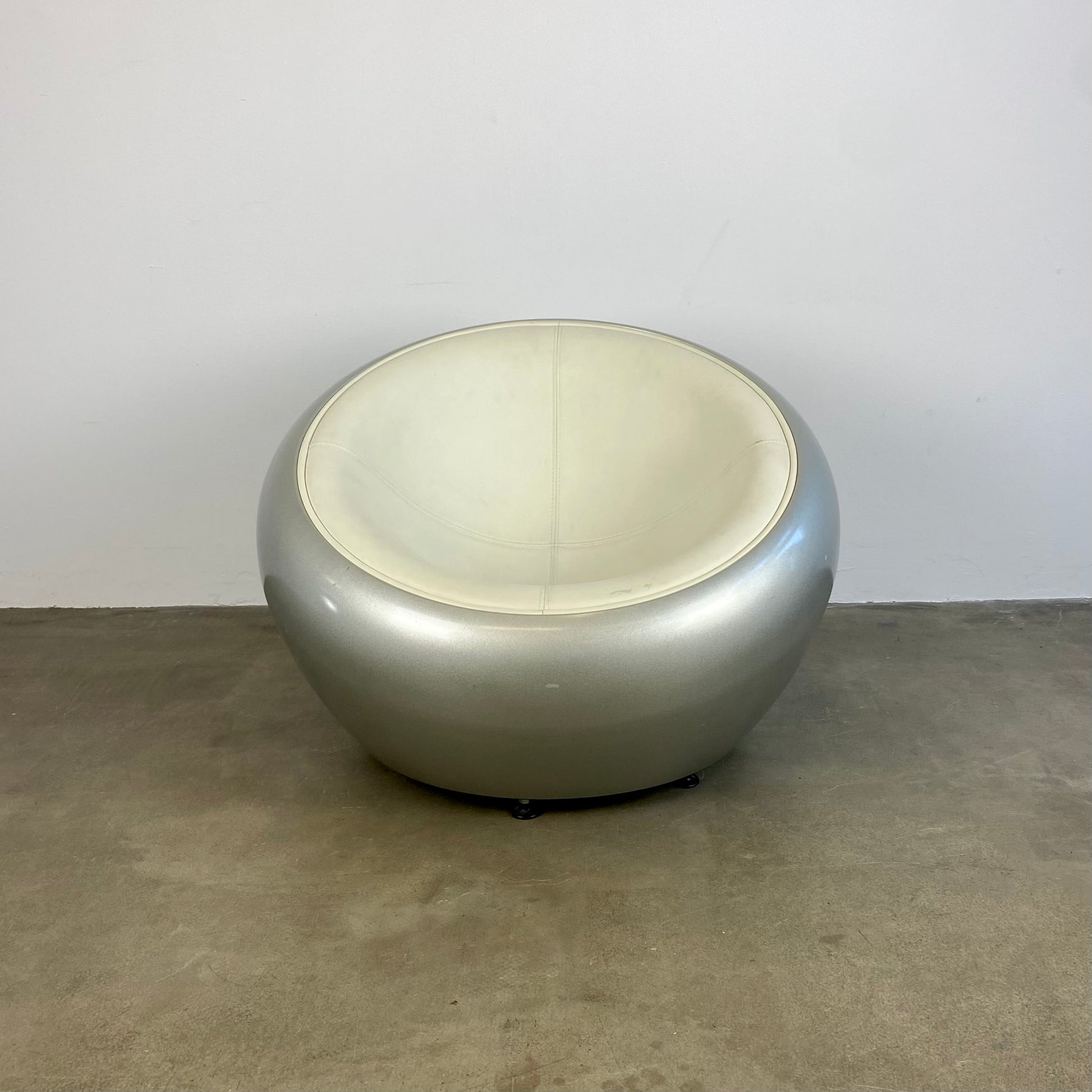 half-dome-egg-pod-design-chair