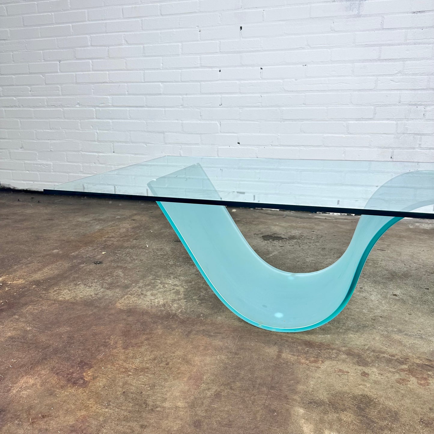 Glass coffee table with wave leg