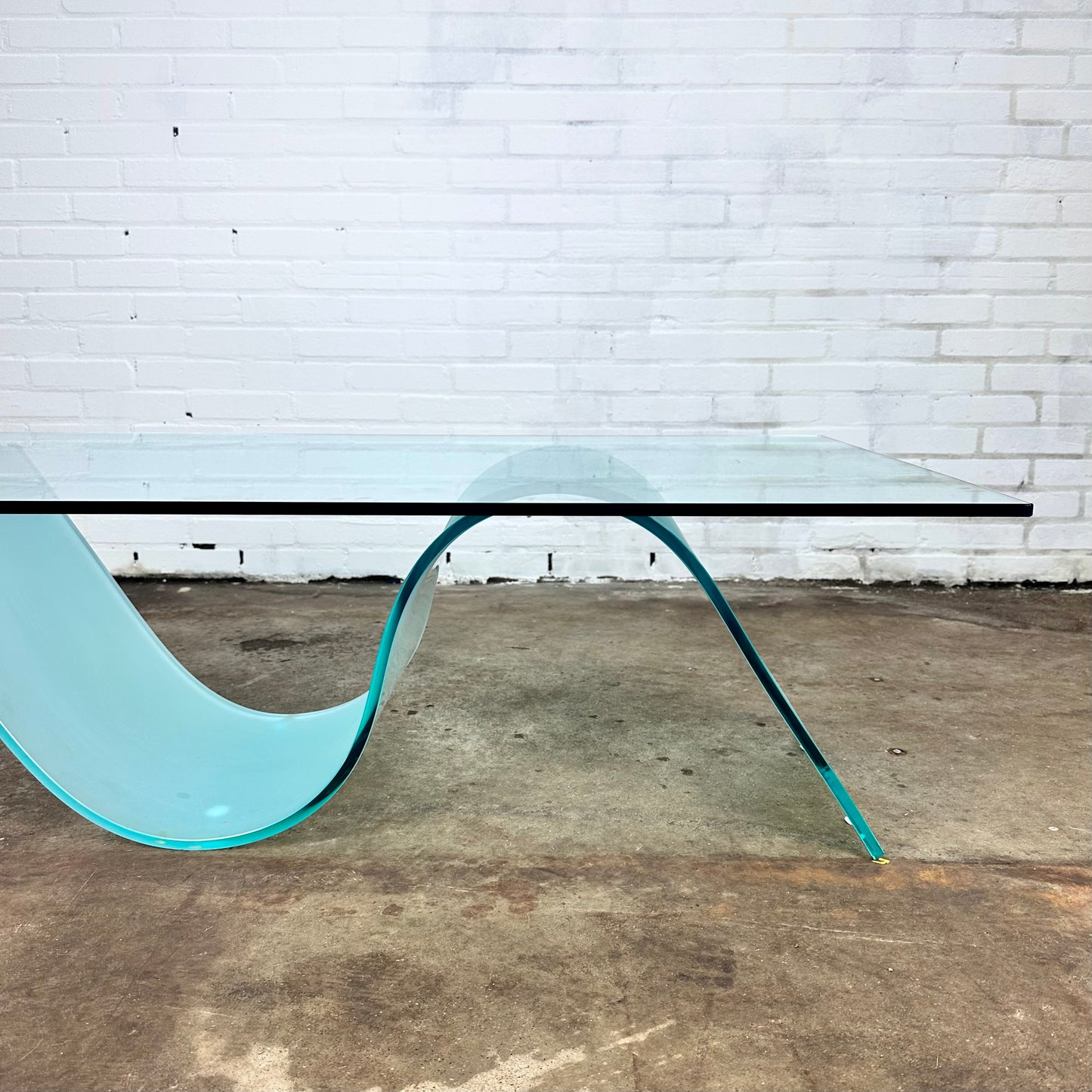 Glass coffee table with wave leg