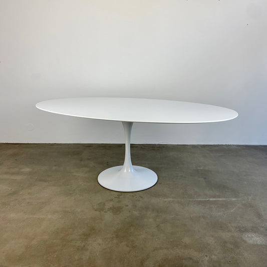 oval-tulp-dining-table-vintage