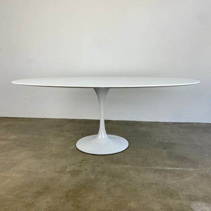 oval-tulp-dining-table-vintage