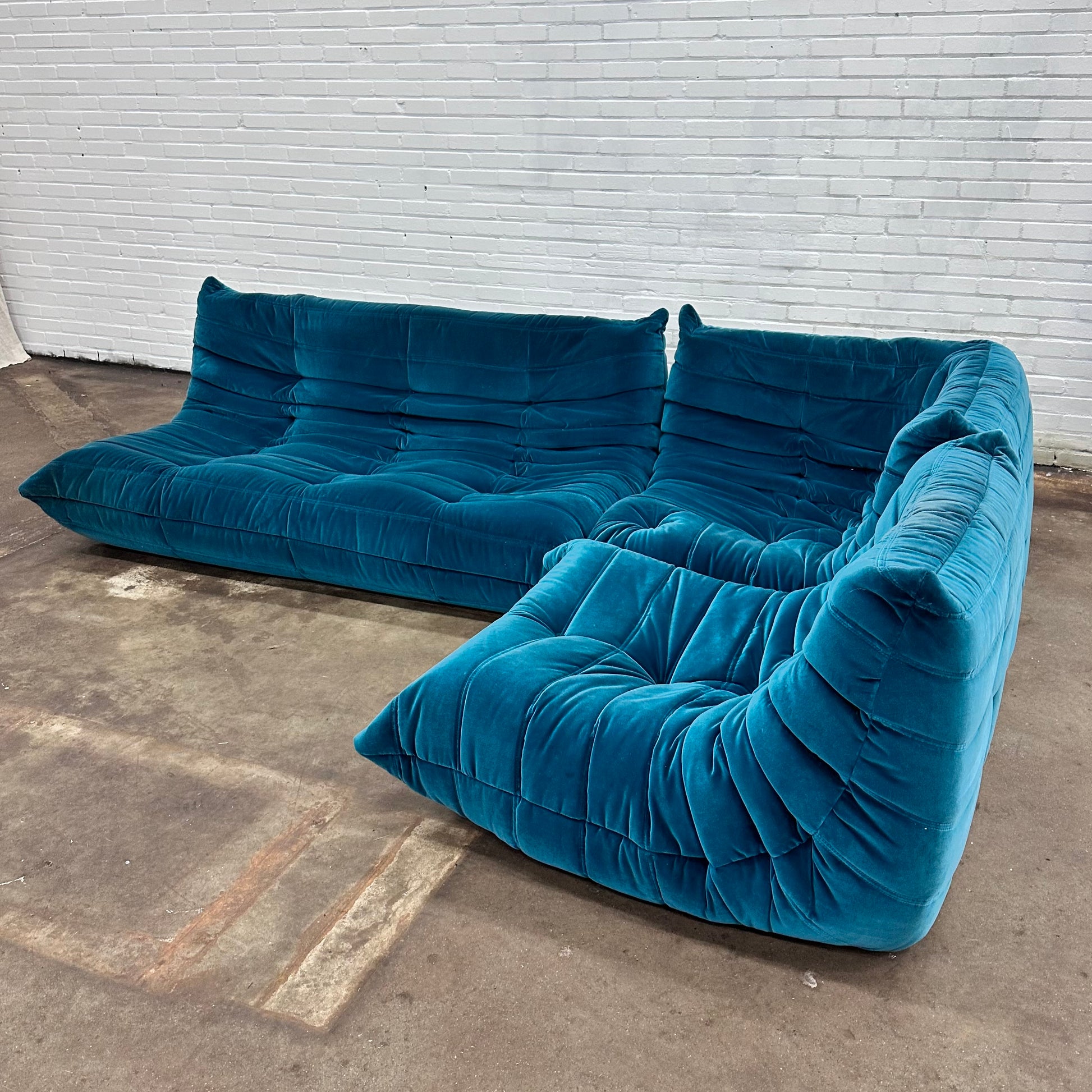 originele-ligne-roset-togo-set-velvet-petrol