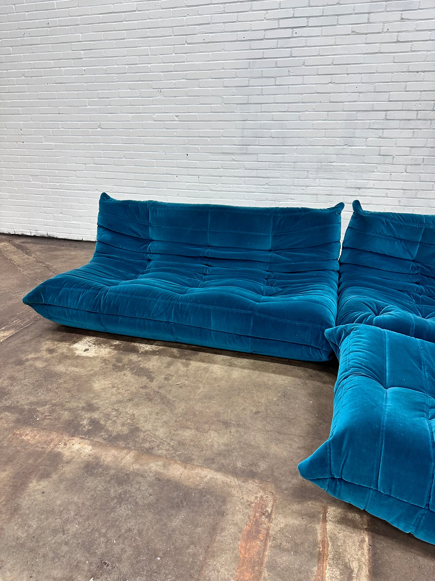 originele-ligne-roset-togo-set-velvet-petrol