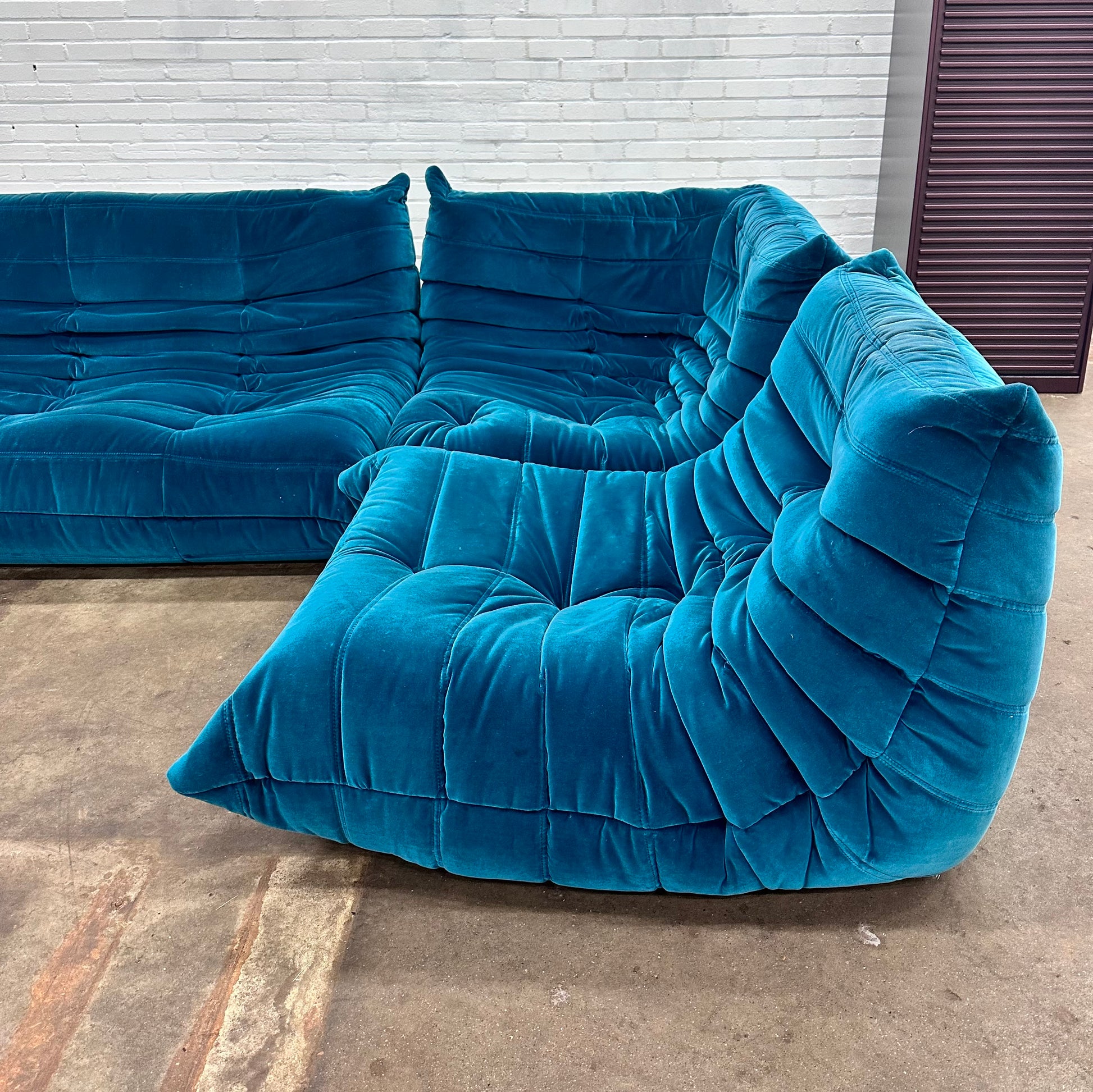 originele-ligne-roset-togo-set-velvet-petrol