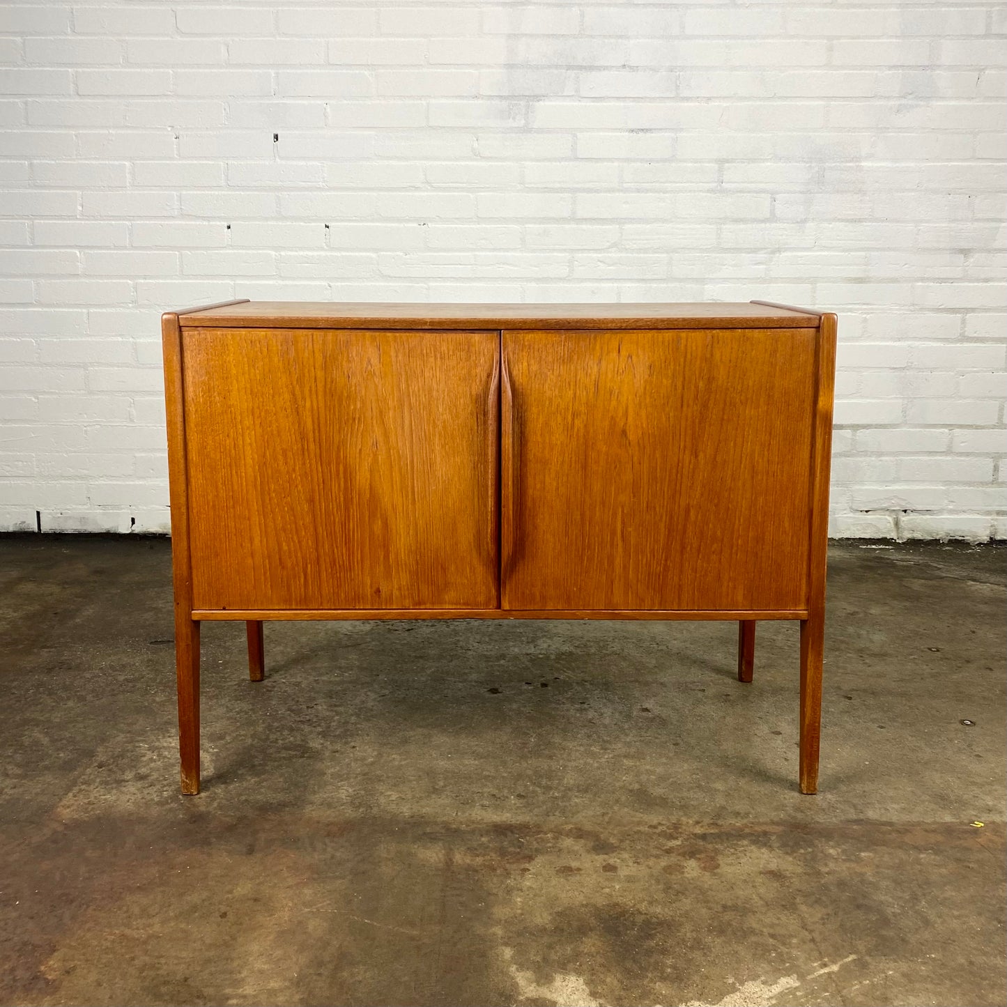 vintage-teak-mini-dressoir