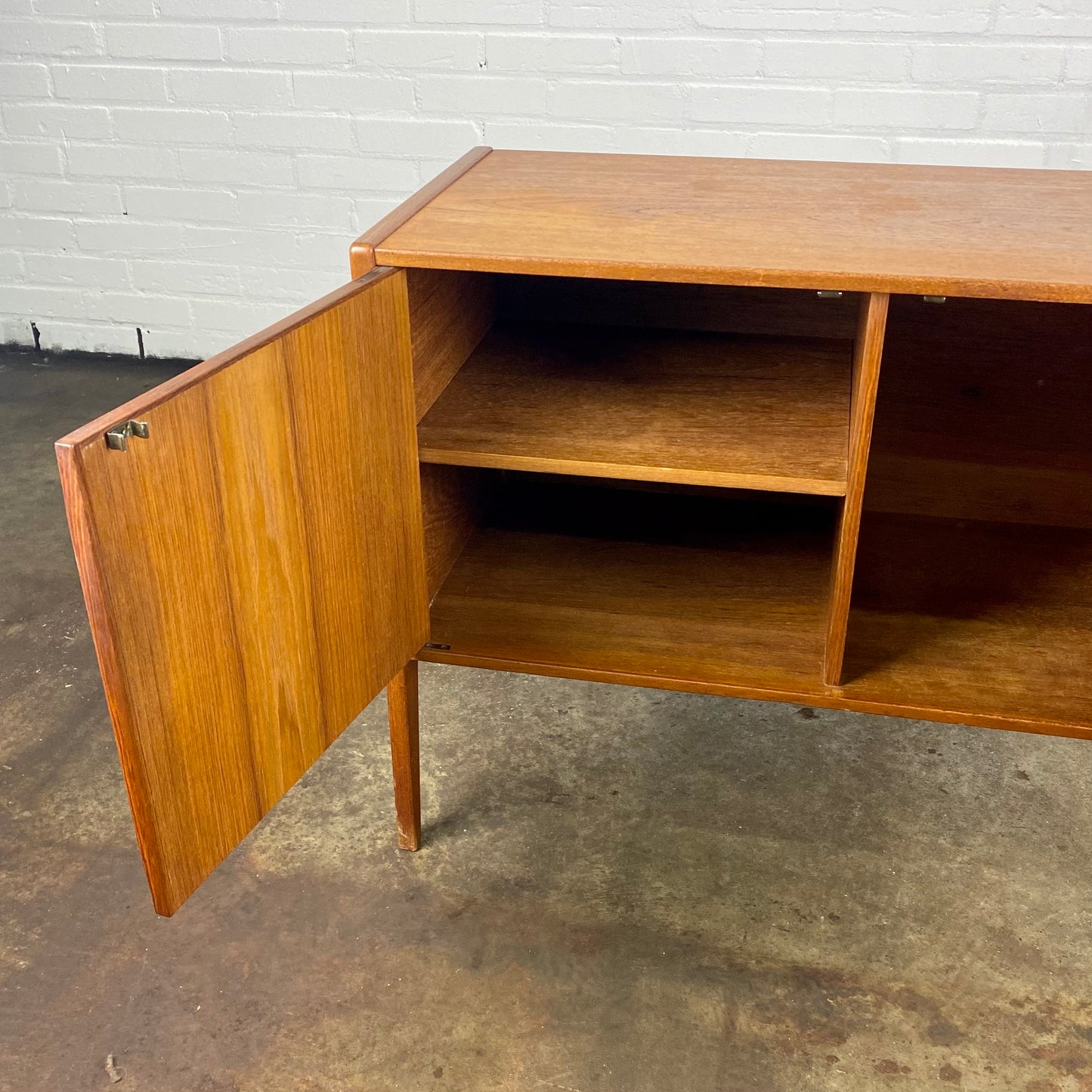 Vintage teak mini dressoir