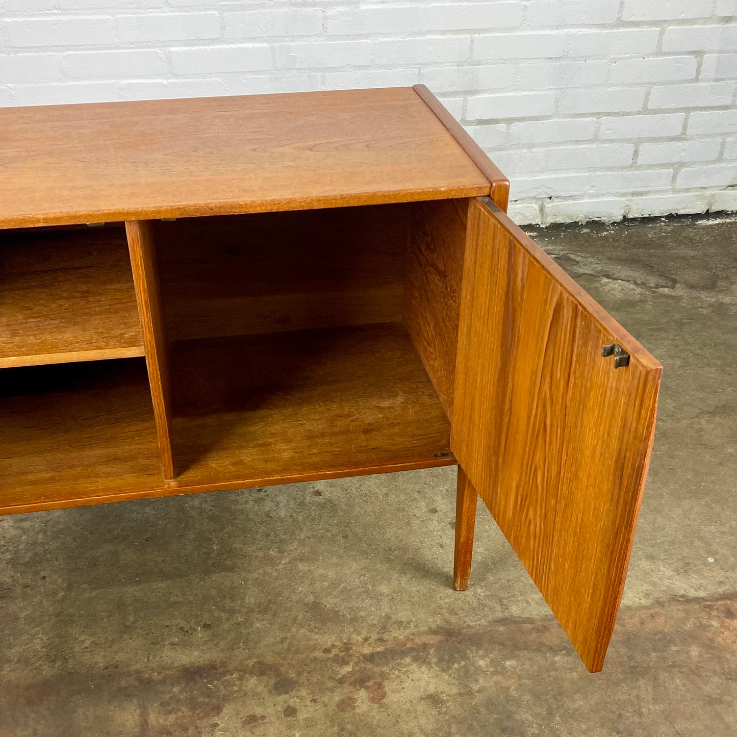 Vintage teak mini dressoir