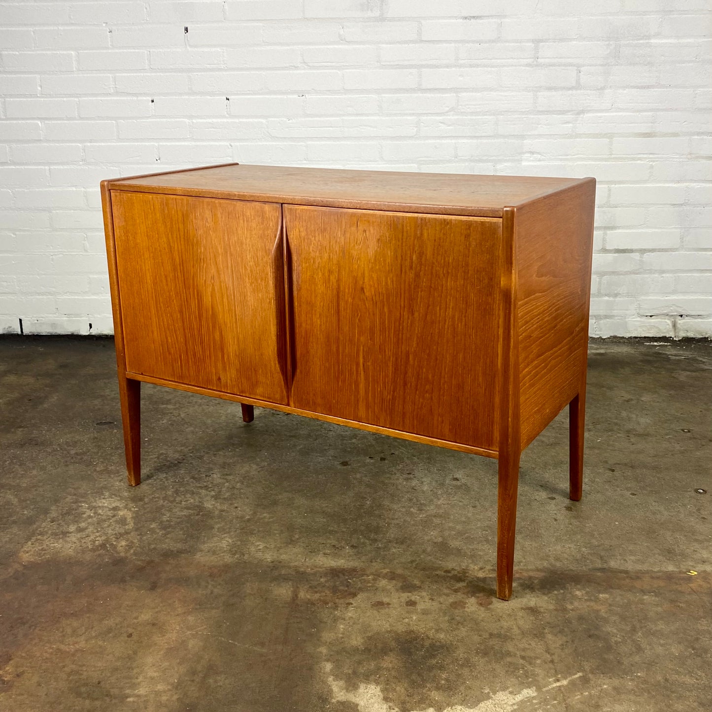 vintage-teak-mini-dressoir