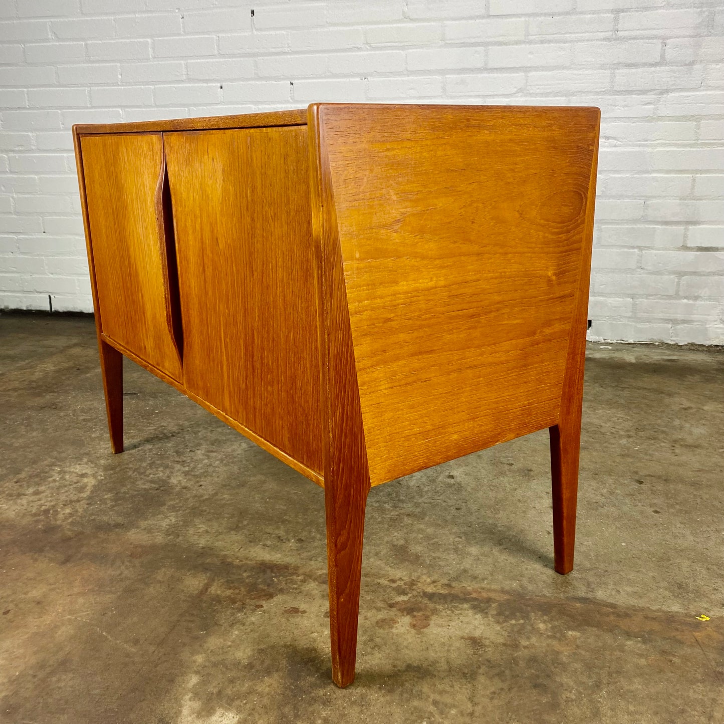 Vintage teak mini dressoir