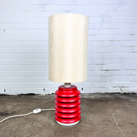 vintage-m-red-table-lamp