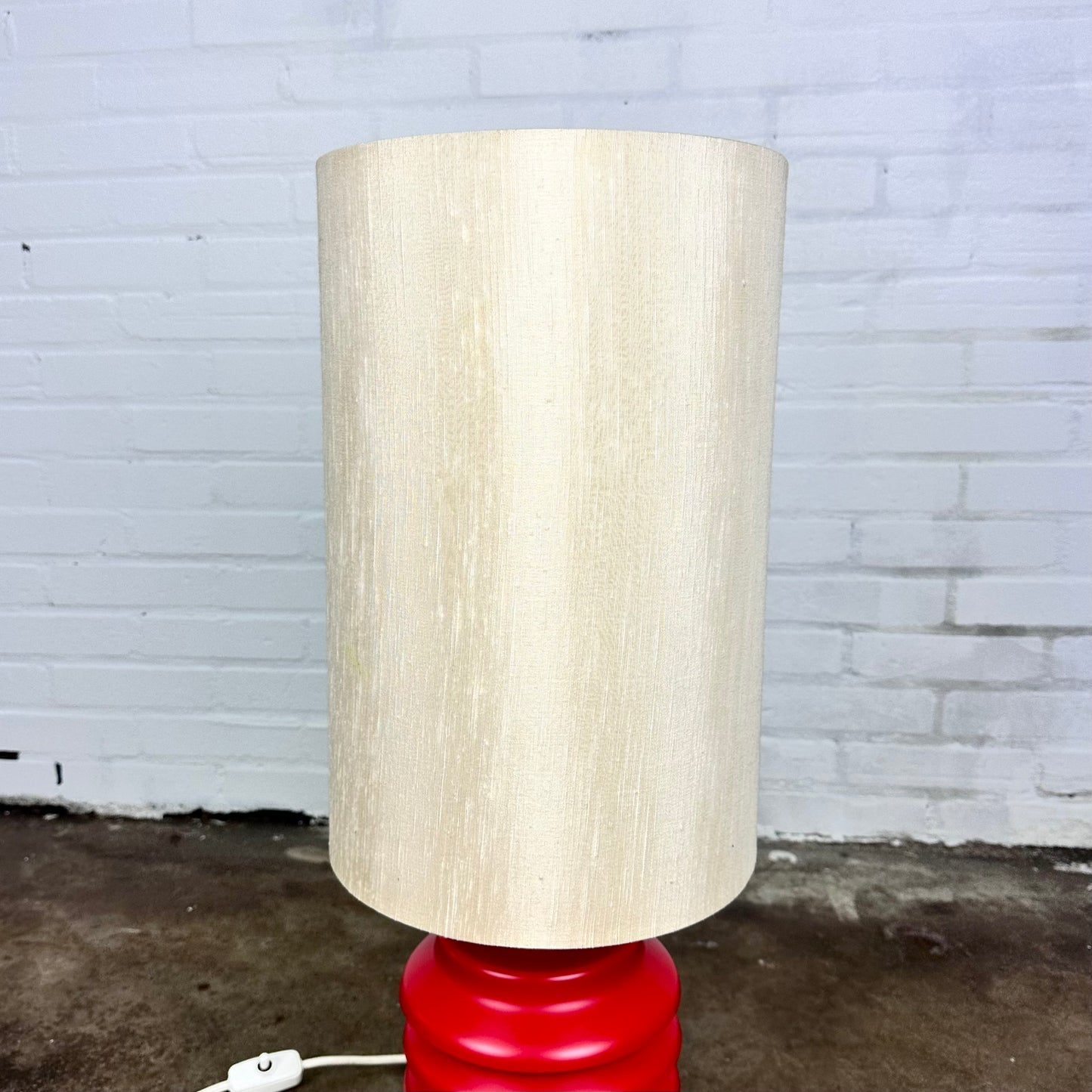 Vintage M red table lamp