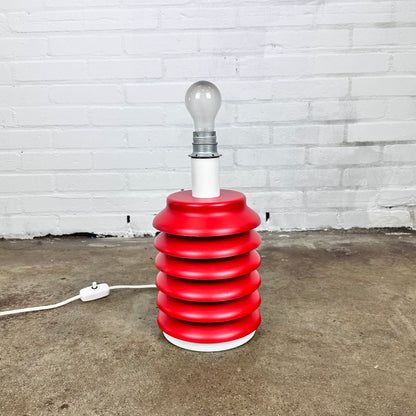 vintage-m-red-table-lamp