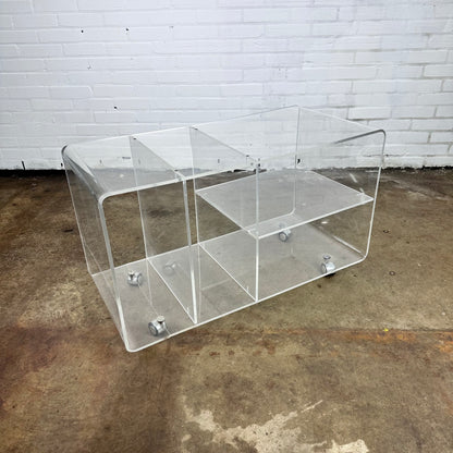 plexiglas-trolley-space-age