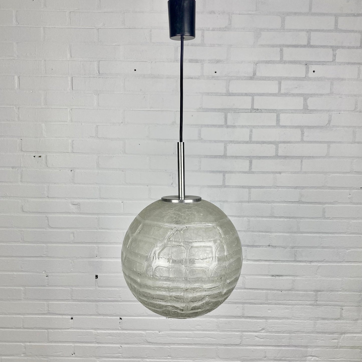 doria-globe-hang-lamp-vintage