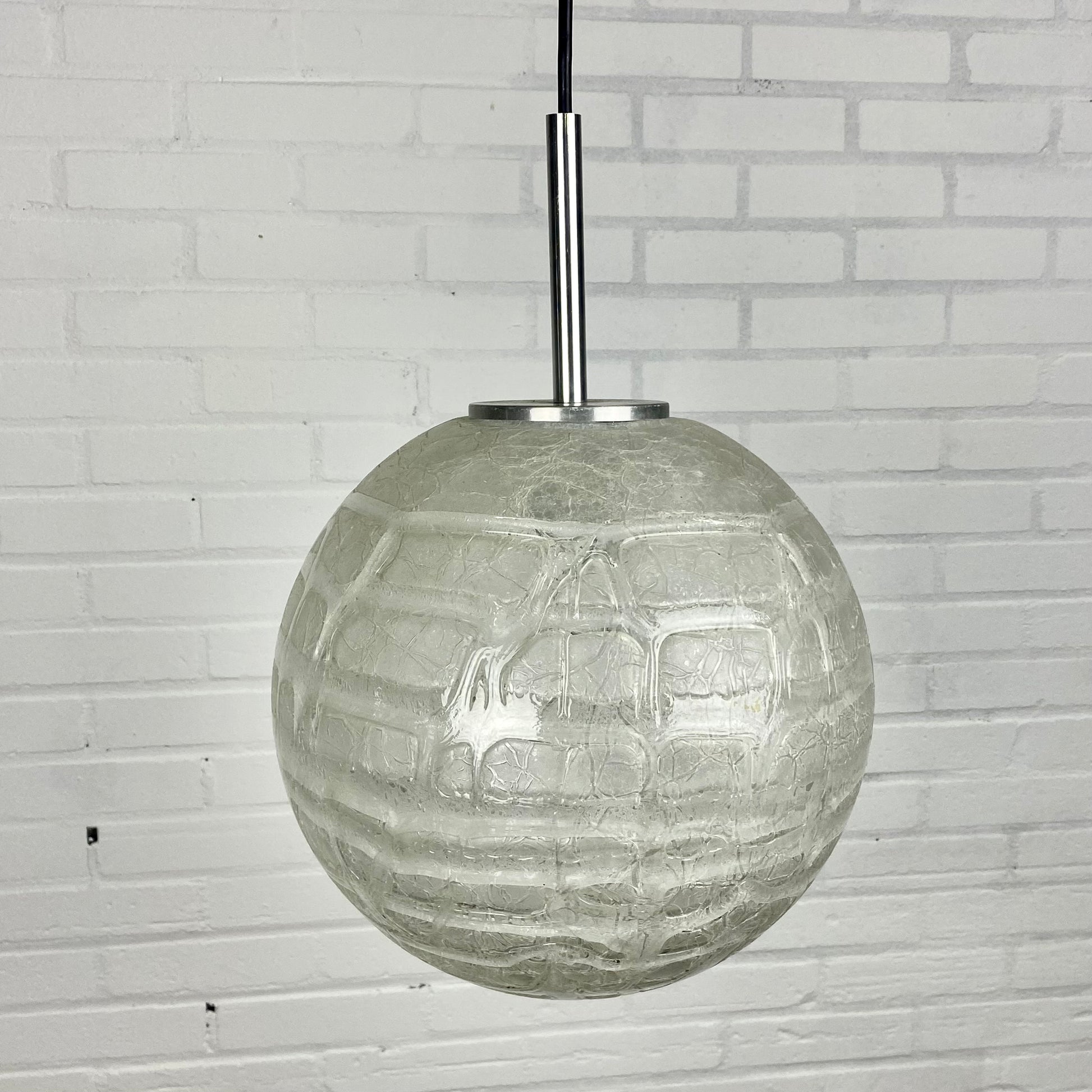 doria-globe-hang-lamp-vintage