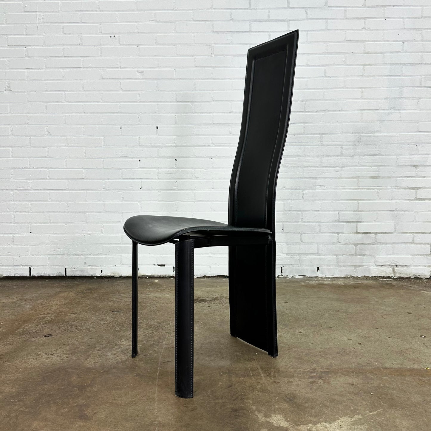 Set of 'Elena B' black leather dining chairs by Quia