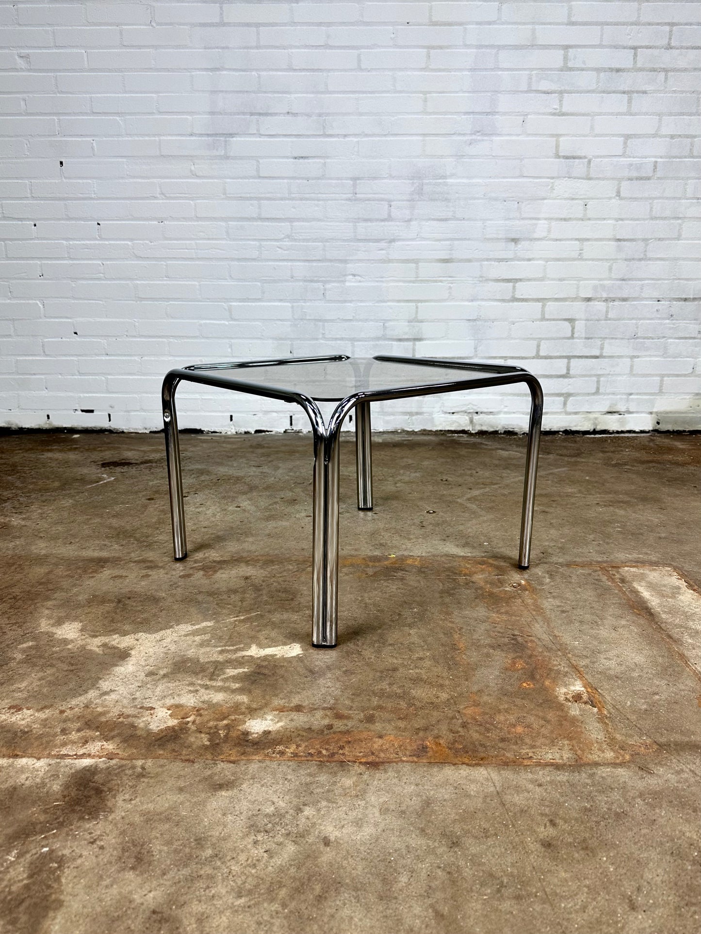 vintage-coffee-table-in-chromed-metal
