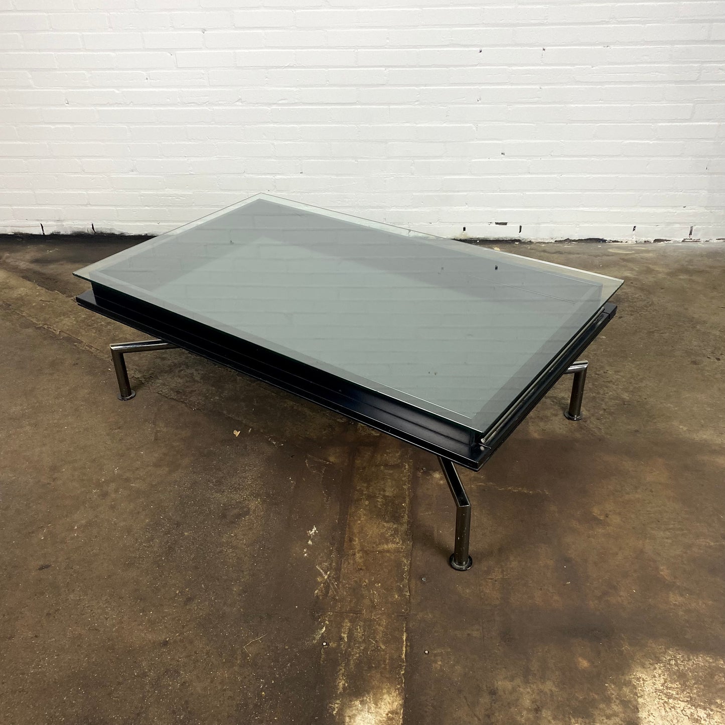 Black design extendable coffee table