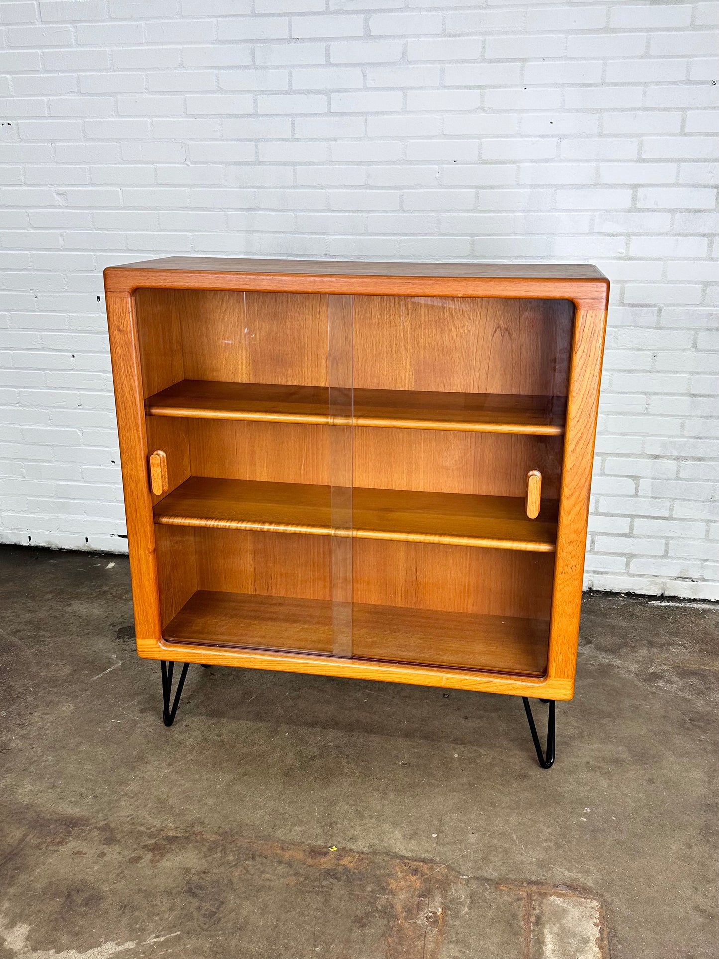 Mid Century Dyrlund display cabinet