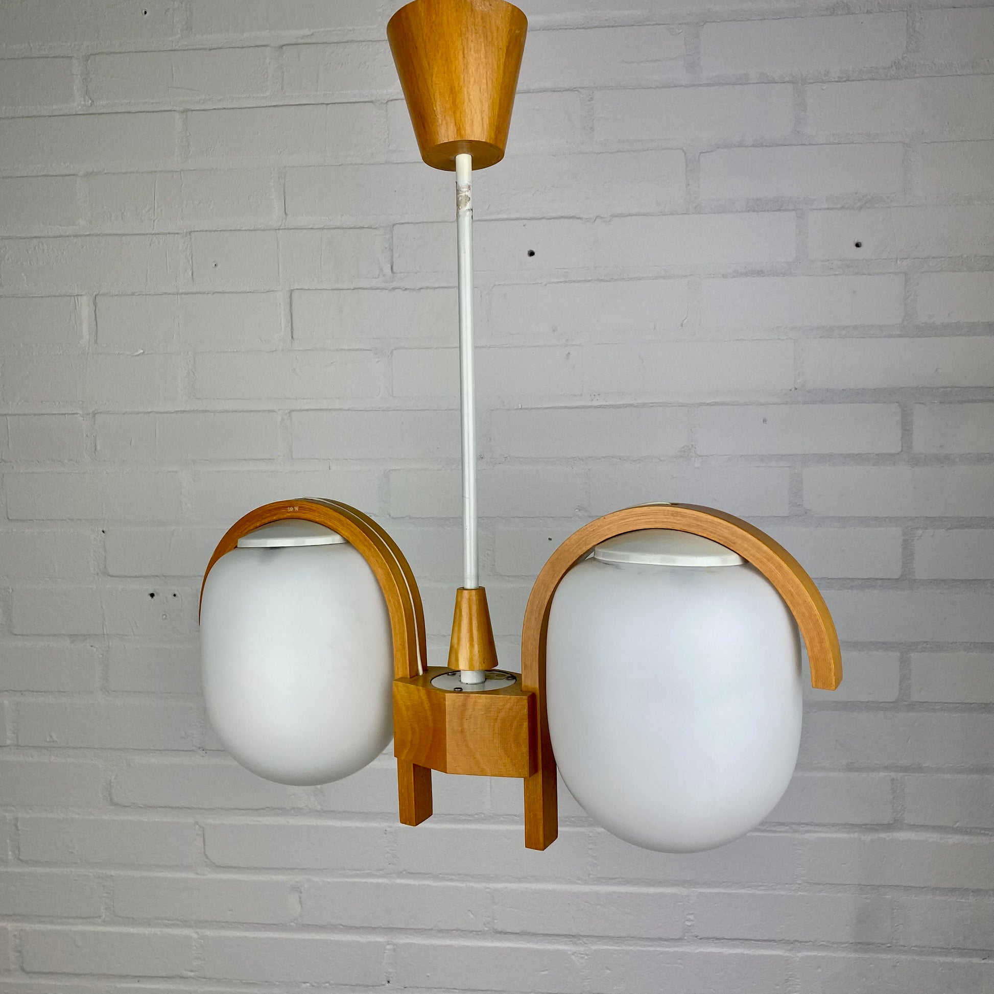 bow-teak-hanging-lamp-with-opel-glass