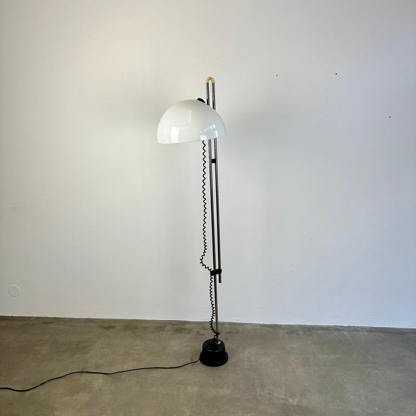 kartell-floorlamp-by-carlo-santi