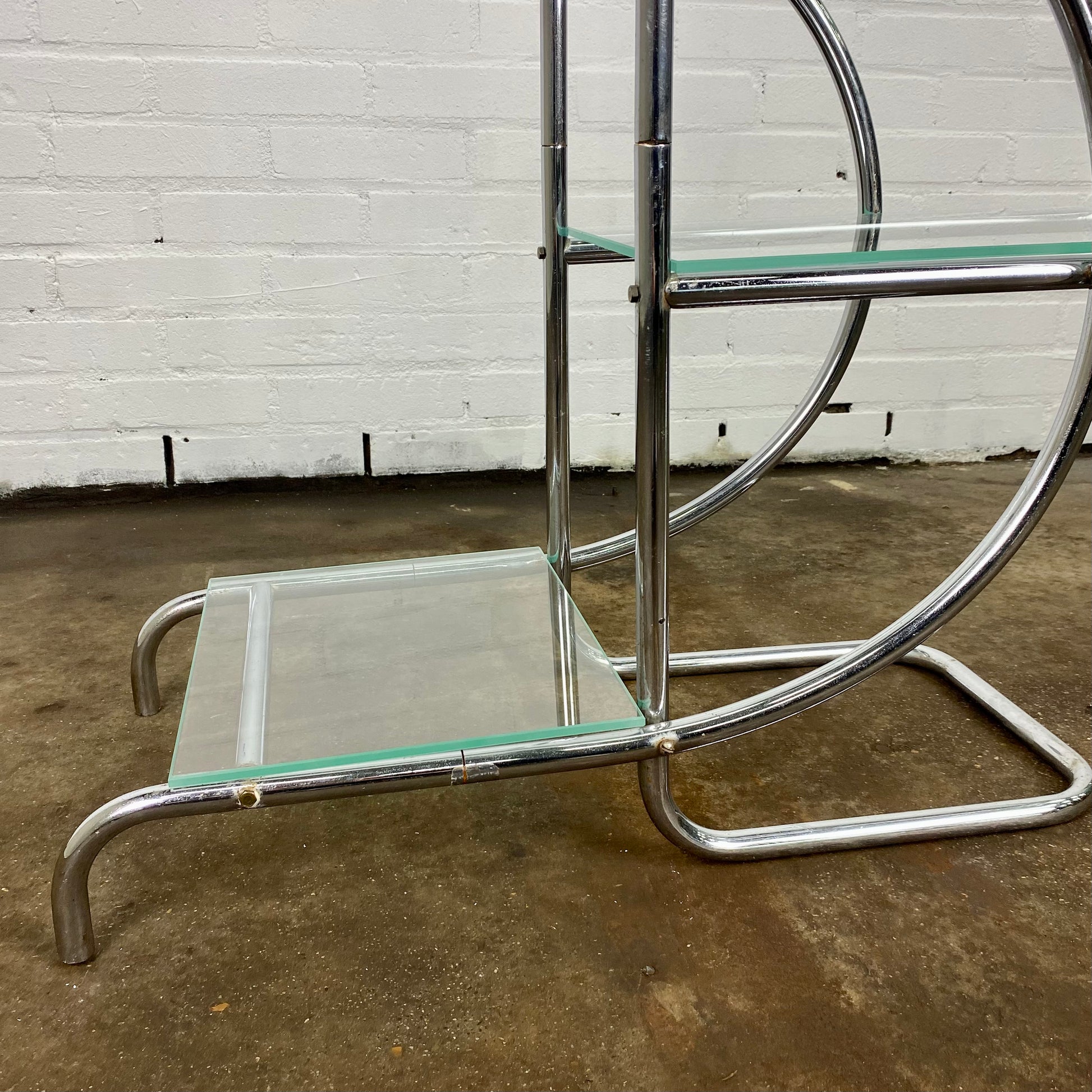 orginele-bauhaus-tubular-frame-etagere-plant-stand