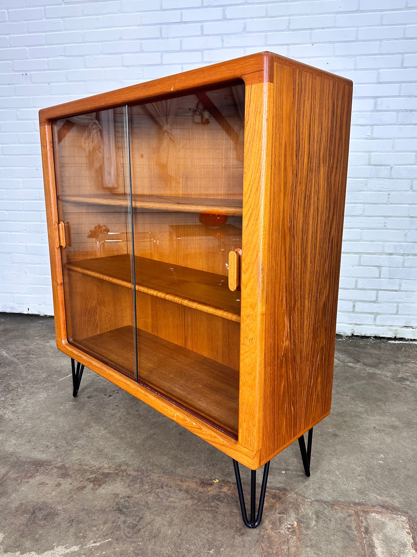 mid-century-dyrlund-display-cabinet-dressoir-vitrine-kast-vintage