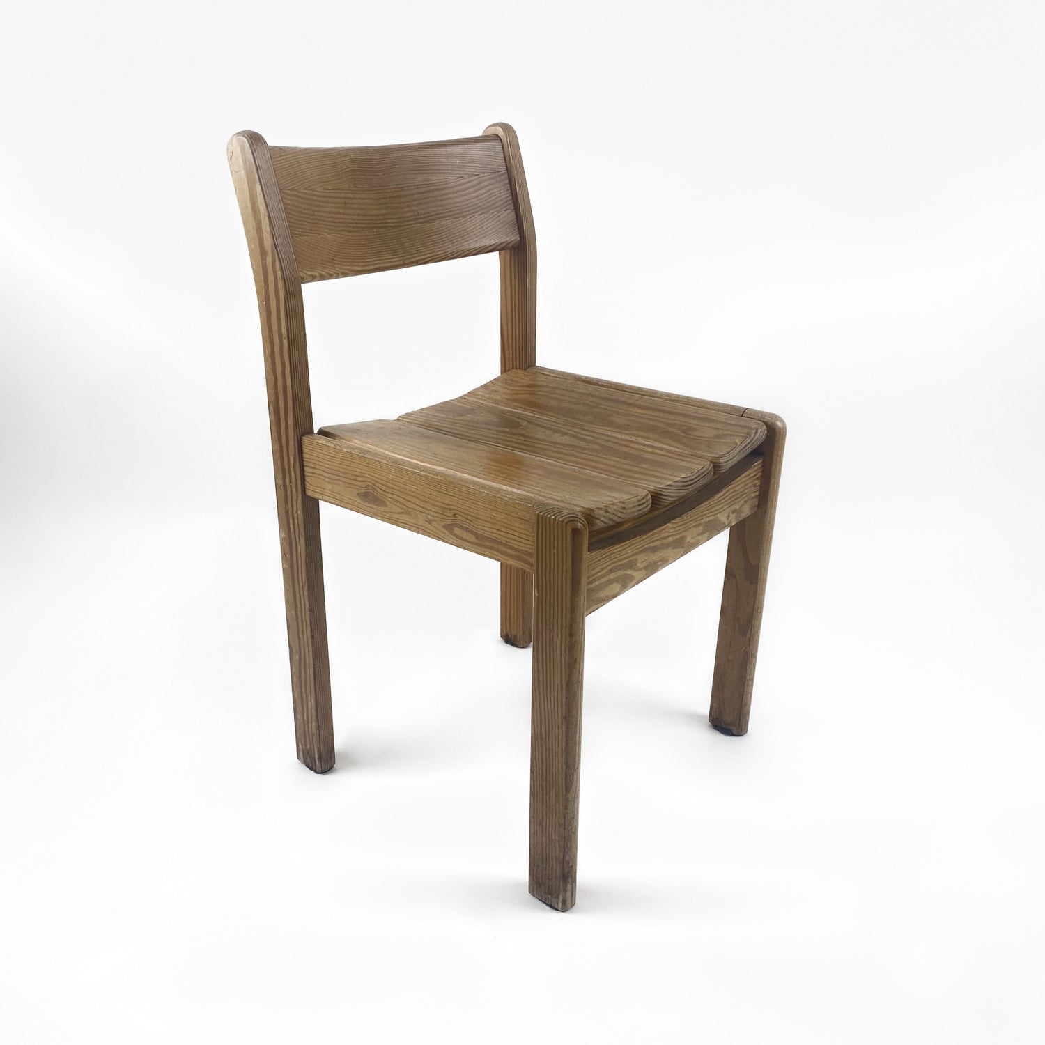 vintage-mid-century-style-chair-wintage