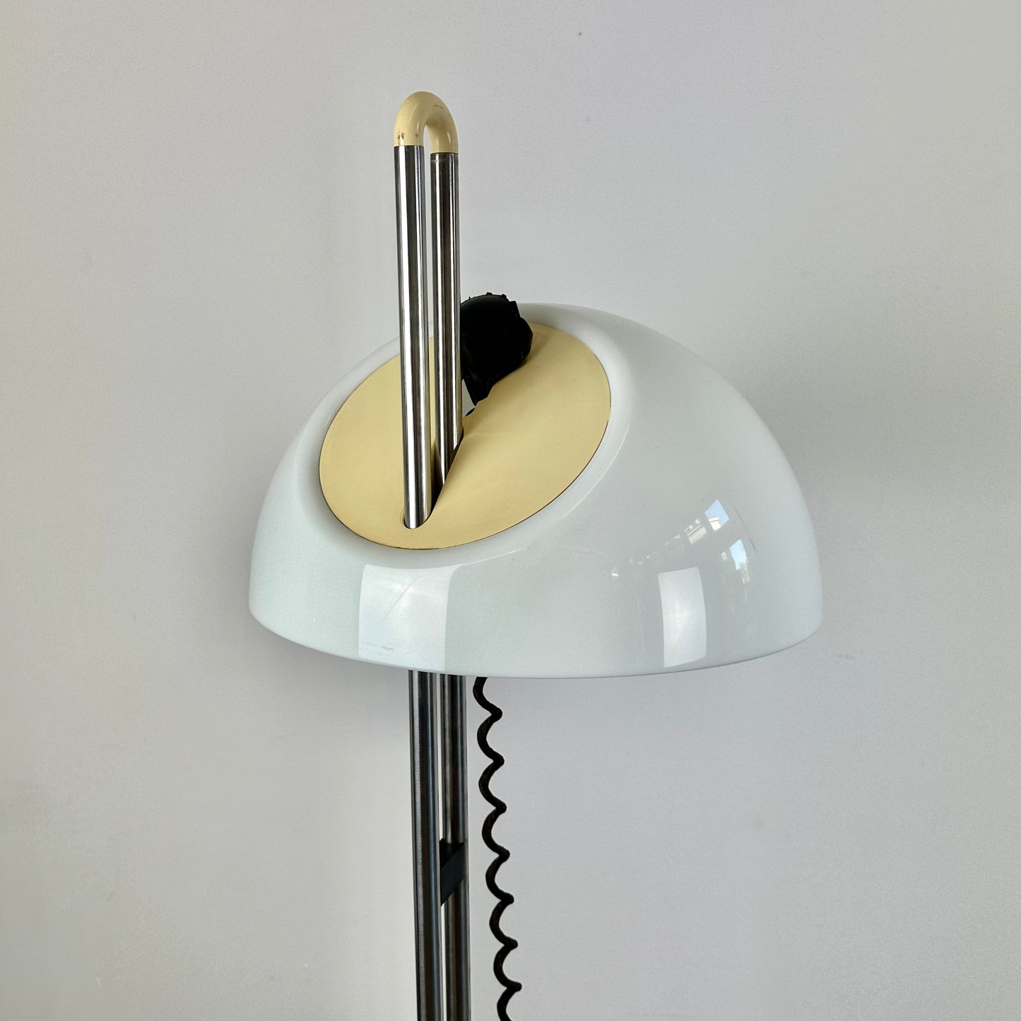 Design vloerlamp van Kartell door Carlo Santi